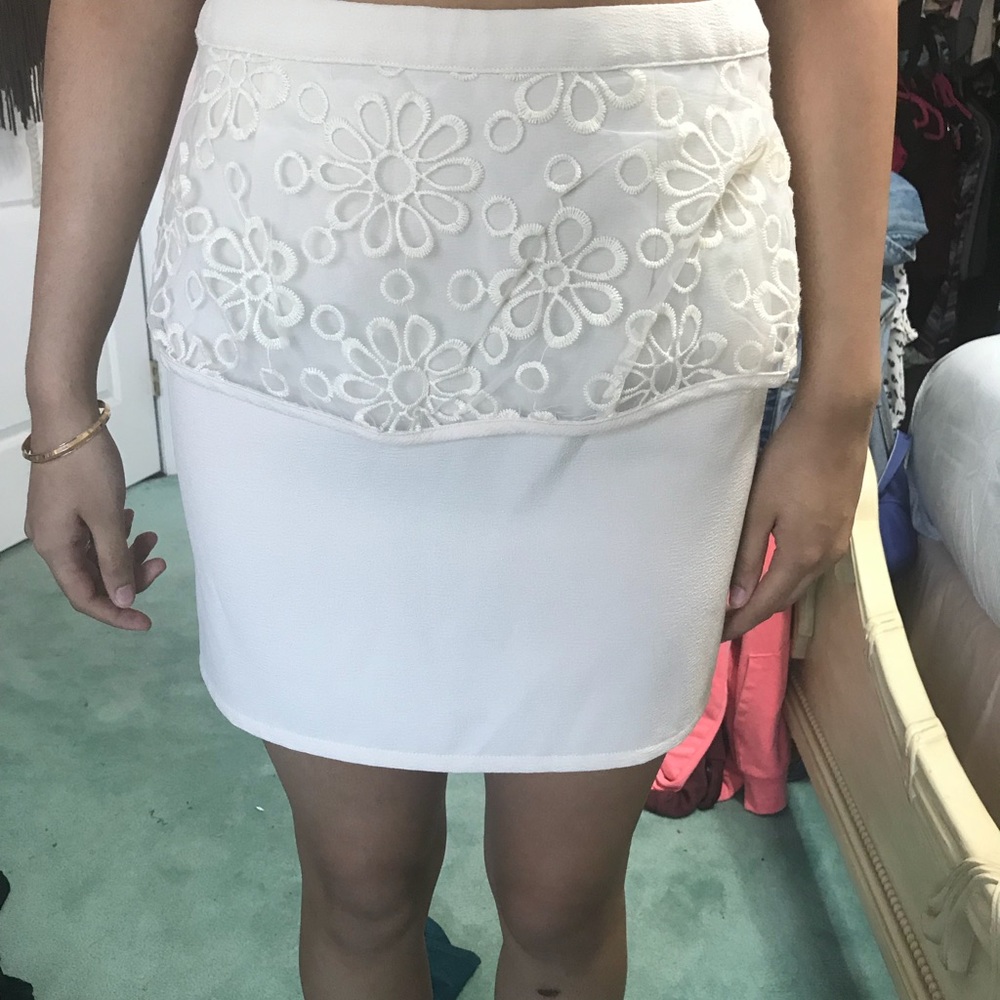 Detailed mini skirt